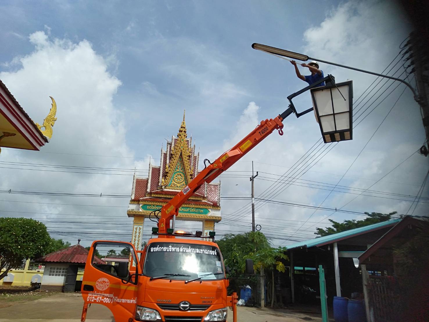 ซ่อมไฟฟ้าสาธารณะ หมู่ที่ 1 บ้านวังรี  